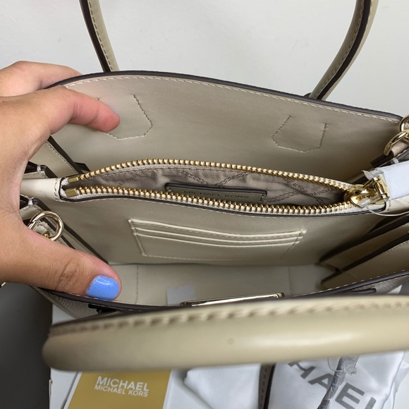 SOLD❌Michael Kors Medium Mercer Tote - Picture 6 of 8